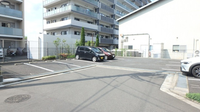 ★敷地内駐車場★（空き状況・使用料等詳細はご確認下さい）