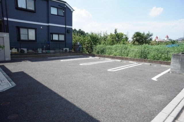 フェリーチェ　カーサの駐車場