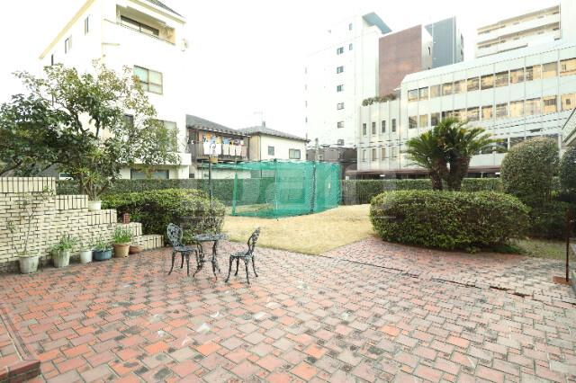 【庭】 | 白金アパートメンツ