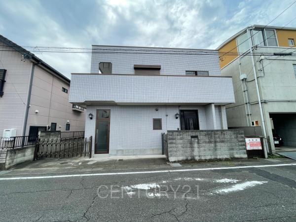 前橋市日吉町中古一戸建ての前面道路含む現地写真