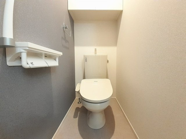 Ｉネット１０Ｂのトイレ|落ち着いた色調のトイレです