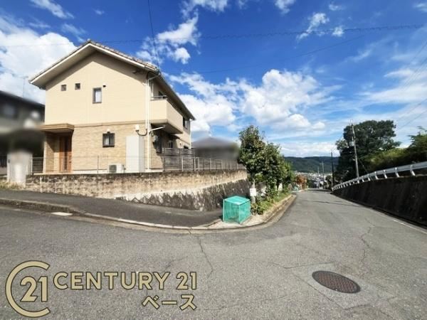 生駒郡平群町若葉台３丁目の中古一戸建の前面道路含む現地写真|■現地撮影写真■前面道路：約６ｍと広々開放的・落ち着いた雰囲気の閑静な住宅地です！