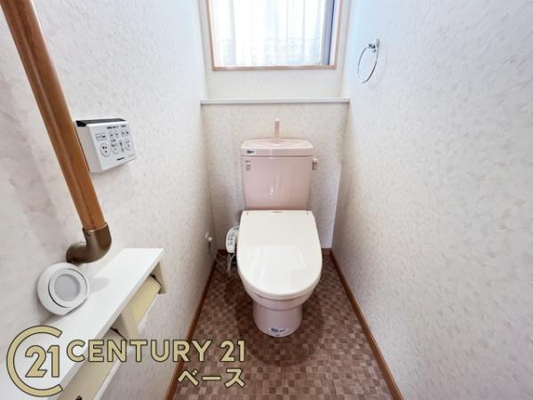 生駒郡平群町若葉台３丁目の中古一戸建のトイレ|■現地撮影写真■１・２階ともに綺麗なお手洗を完備！