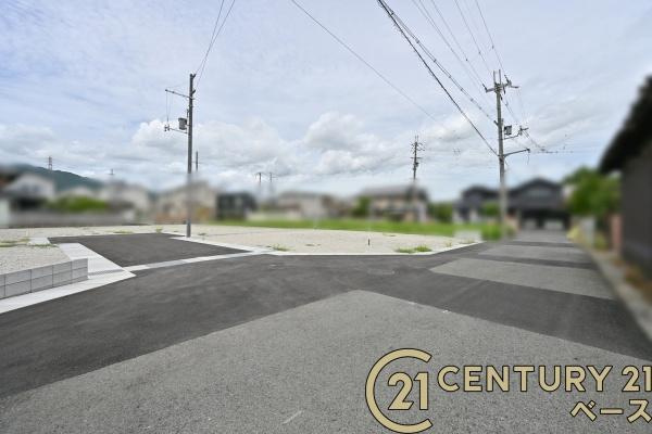 葛城市西室の売地の前面道路含む現地写真|■現地撮影写真■近鉄新庄駅まで徒歩５分！ぜひお気軽にお問い合わせください！