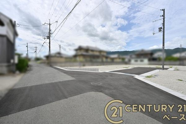 葛城市西室の売地の前面道路含む現地写真|■現地撮影写真■近鉄新庄駅まで徒歩５分！ぜひお気軽にお問い合わせください！