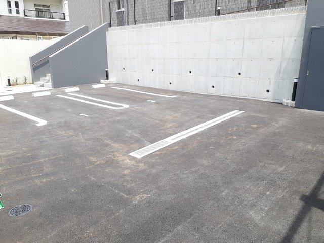 ラ・ルミエールの駐車場