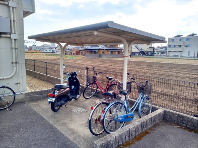 レオパレス財部のその他|屋根付き駐輪場