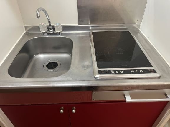 レオパレス北野坂のキッチン|電熱タイプの２口コンロ