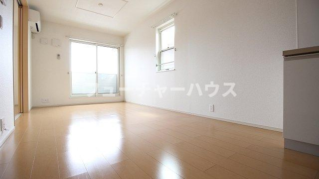 カーサ府中　Ⅱの居間・リビング|ゆったりとした居間です