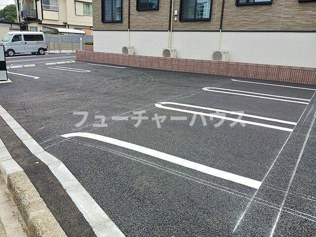 カルムレジデンスの駐車場|駐車場があります
