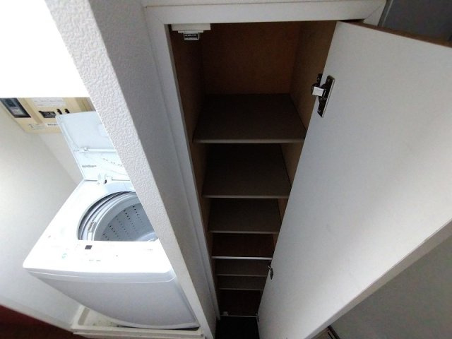 レオパレスコンフォートの玄関|シューズボックス