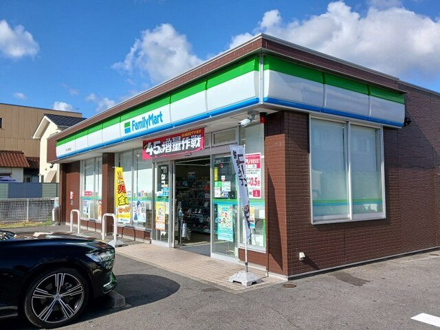 フィオーレ　Ⅰ　（Ｆｉｏｒｅ）の周辺|ファミリーマートまで700m