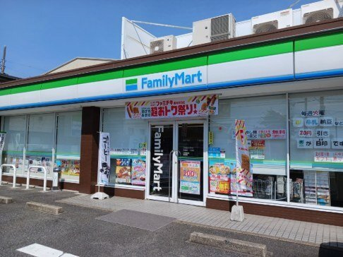 ラッフィナートの周辺|ファミリーマートまで550m
