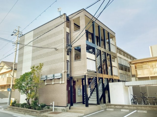 レオパレス名駅南の外観