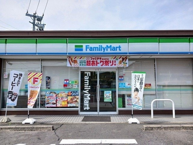 メゾン　ピアストリーの周辺|ファミリーマート中村岩上町店まで400m