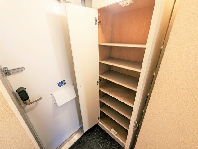 レオパレスホワクラハイツの玄関|設備仕様は号室により異なる為、現況を優先します。