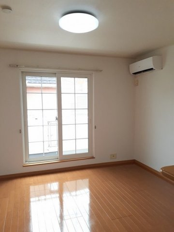 ソレイユ・コートＢ棟の居間・リビング
