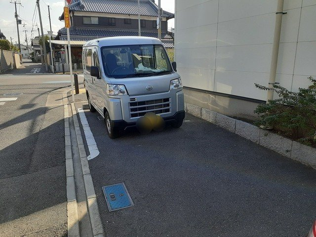 レジデンス楠の駐車場