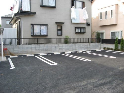 ソレイユ・コートＢ棟の駐車場