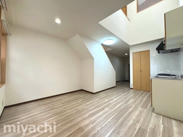 ユニバース夷山の内装
