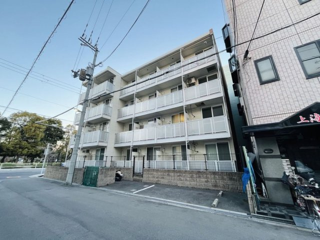 レオパレストウメイの外観