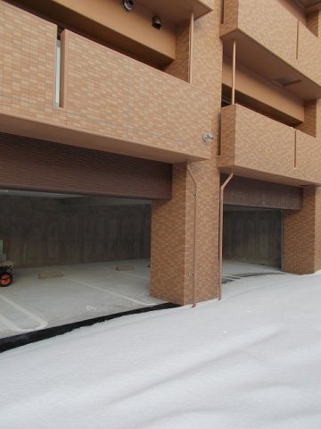 プラシード北円山の駐車場