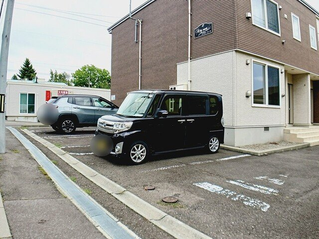 ＡＩＲＹ　ＣＯＵＲＴの駐車場
