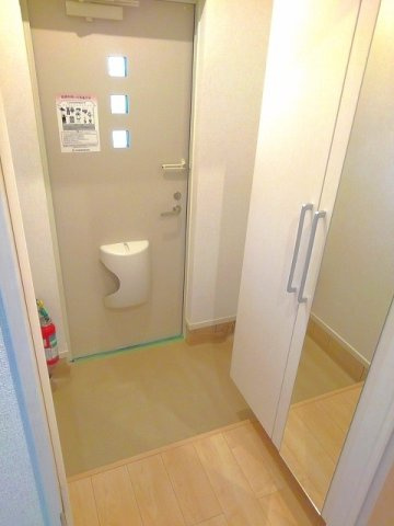 プレッスィーズ　ルブニールの玄関