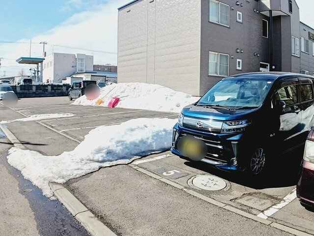 クレストールⅠの駐車場