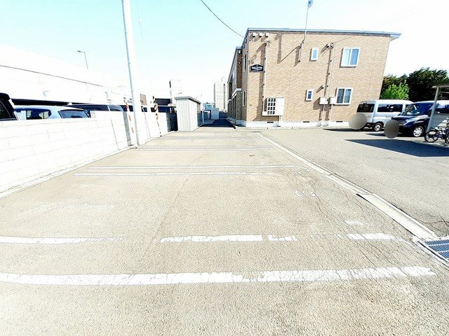 Ｅａｓｔ・Ｇａｒｄｅｎの駐車場