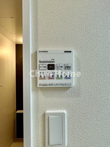 葛飾区小菅3丁目新築分譲住宅の冷暖房・空調設備|【浴室乾燥機】暖房・冷風・換気・乾燥が可能です。毎日を快適に過ごせるうれしい機能が揃っています。雨の日の洗濯物も安心です。
