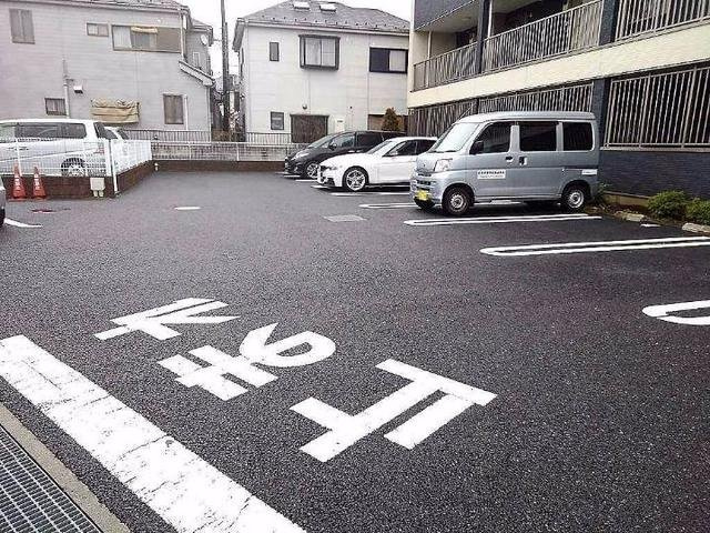 ザ　レジデンス　イレストの駐車場