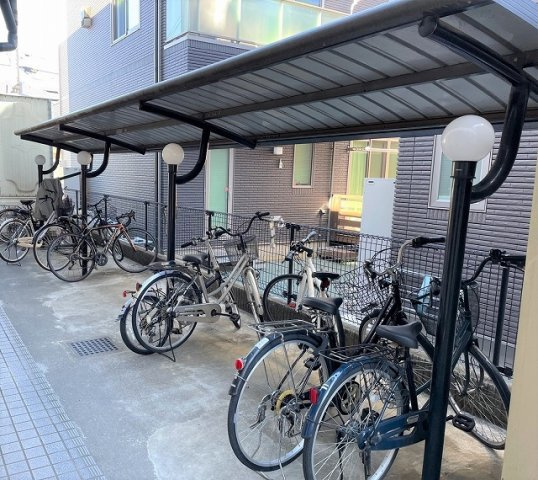 レオパレスプラティークラシーヌのその他|屋根付き駐輪場