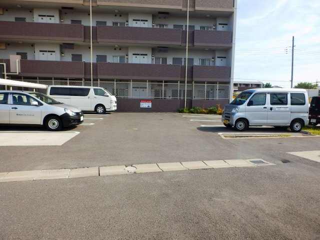 サンライズ　ガーデンの駐車場