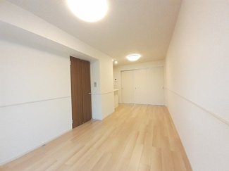 【居間・リビング】 | サニーヒルハウスⅡ | こちらの居間で趣味の時間をお楽しみください
