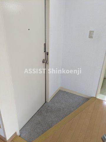 新東ハイツの玄関