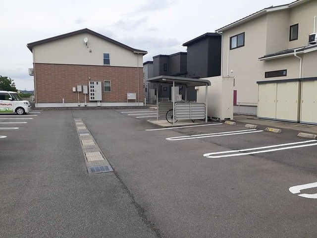 パストラーレ・アキの駐車場