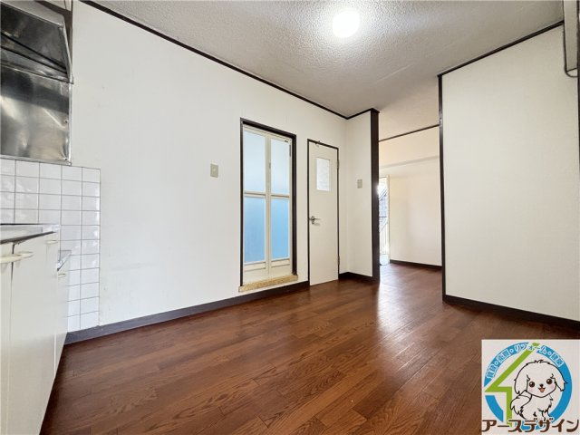 明石市樽屋町のアパートの居間・リビング|※類似部屋