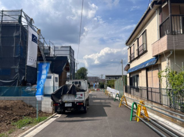 東久留米市浅間町1期のその他|現地周辺の道路状況を確認できる写真です。前面道路から続く道路の様子をご覧いただけます。