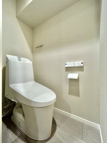オリンポス八広のトイレ|【トイレ】 温水洗浄便座機能付きトイレ。温水洗浄便座は清潔にお使いいただくための大切なアイテムです。