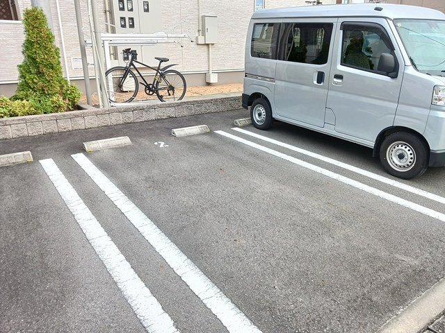 シェ・トワの駐車場