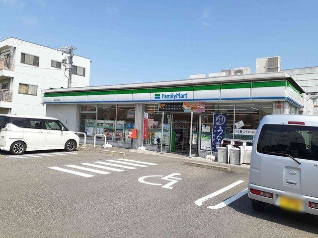 シェ・トワの周辺|ファミリーマート新岩倉中本町店まで130m