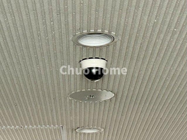 パシフィックパレス小岩の防犯設備|【防犯カメラ】何かあった時の大事な証拠になることももちろんなりますが、防犯というくらいですので大事なのは防犯カメラがあることによって抑止力につながることですよね。