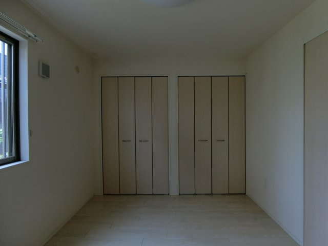 エヴァーグリーン西福原の洋室