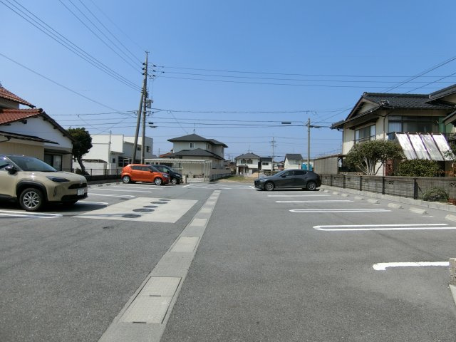 コンフォートメゾン　富益の駐車場