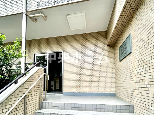ライオンズマンション扇橋のエントランス|【エントランス】マンションのエントランスは、その物件の印象を決める、顔とも言える場所です。毎日通る場所ですからきれいなのが一番です。