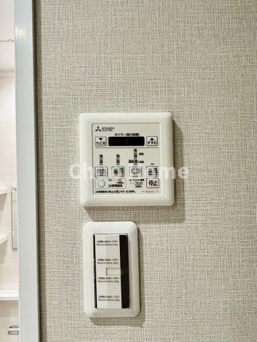 ライオンズマンション扇橋の内装|【浴室乾燥機】暖房・冷風・換気・乾燥が可能です。毎日を快適に過ごせるうれしい機能が揃っています。雨の日の洗濯物も安心です。