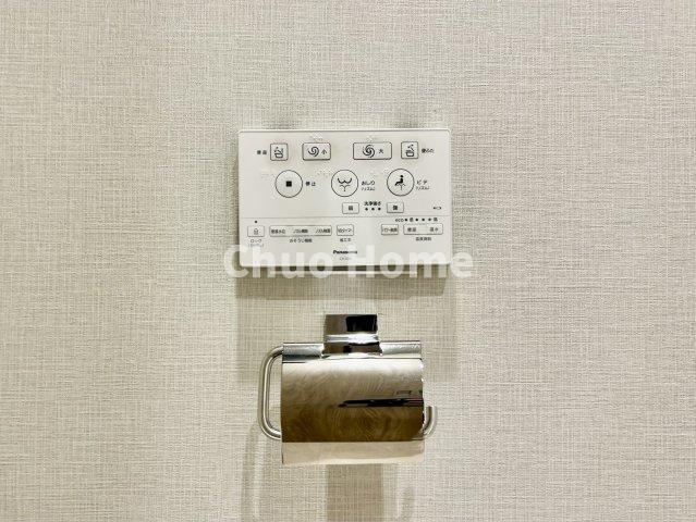 ライオンズマンション扇橋の内装|【ウォシュレット】清潔に使いたいお手洗いには最適な設備です。もちろんウォームレットも標準装備です。