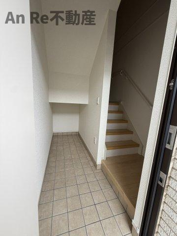 川口市大字藤兵衛新田のアパートの玄関