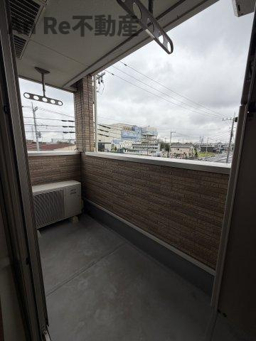 川口市大字藤兵衛新田のアパートのバルコニー